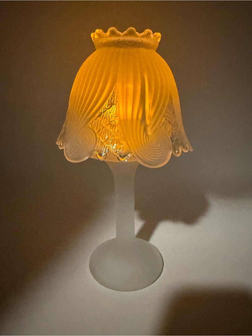 Vintage PartyLite Clairmont Fairy Lamp Satin Frosted Candle Holder - Picture 2 of 9
